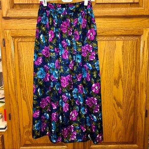 Stunning Floral Maxi Skirt!